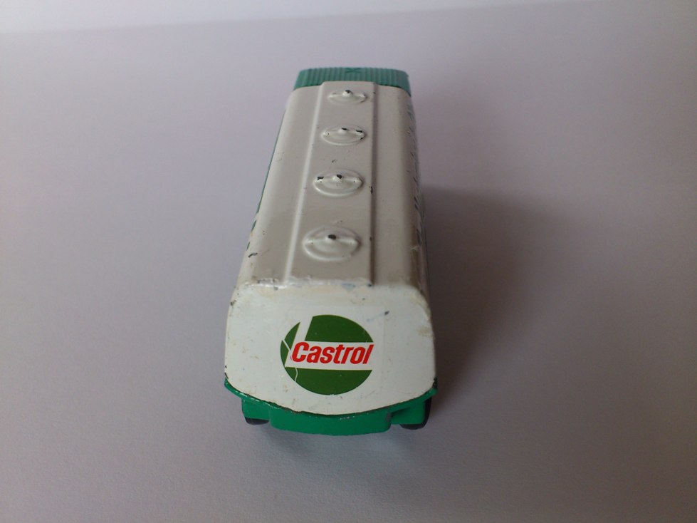 RW32a CODE3 Castrol 04.jpg