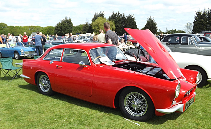 A Peerless (kit car?). Not sure of the year but I believe it is pre 1960