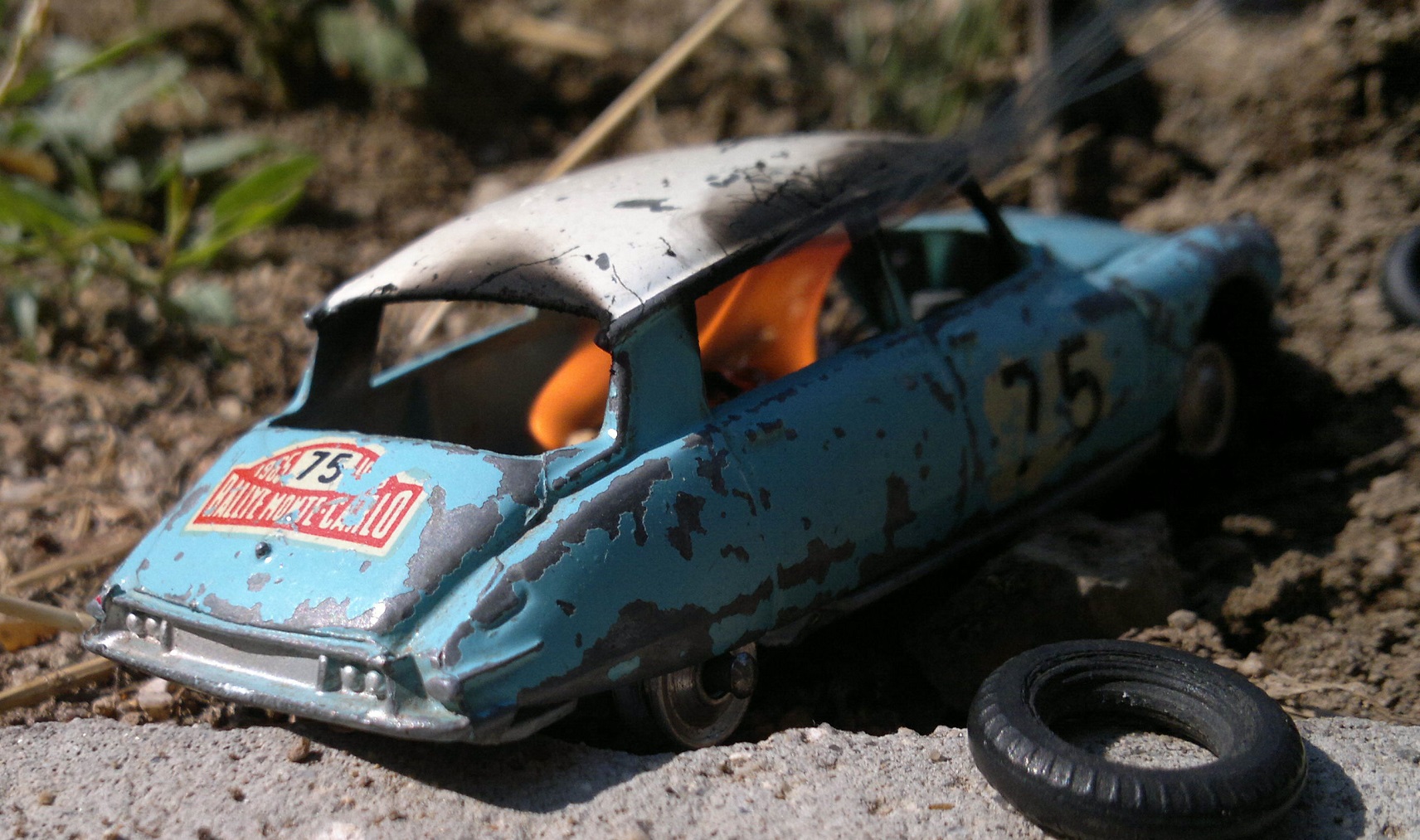 crashed CITROEN (1).jpg