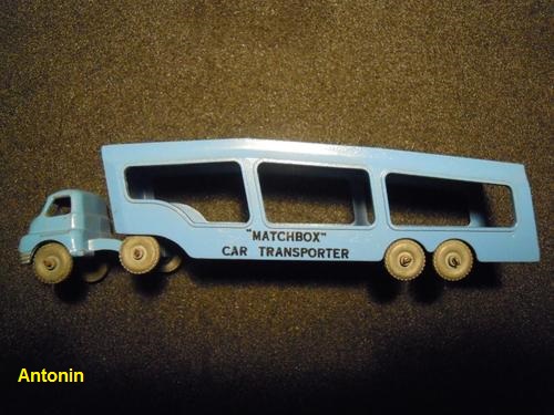 R to the right of X wide gap between words CAR and TRANSPORTER