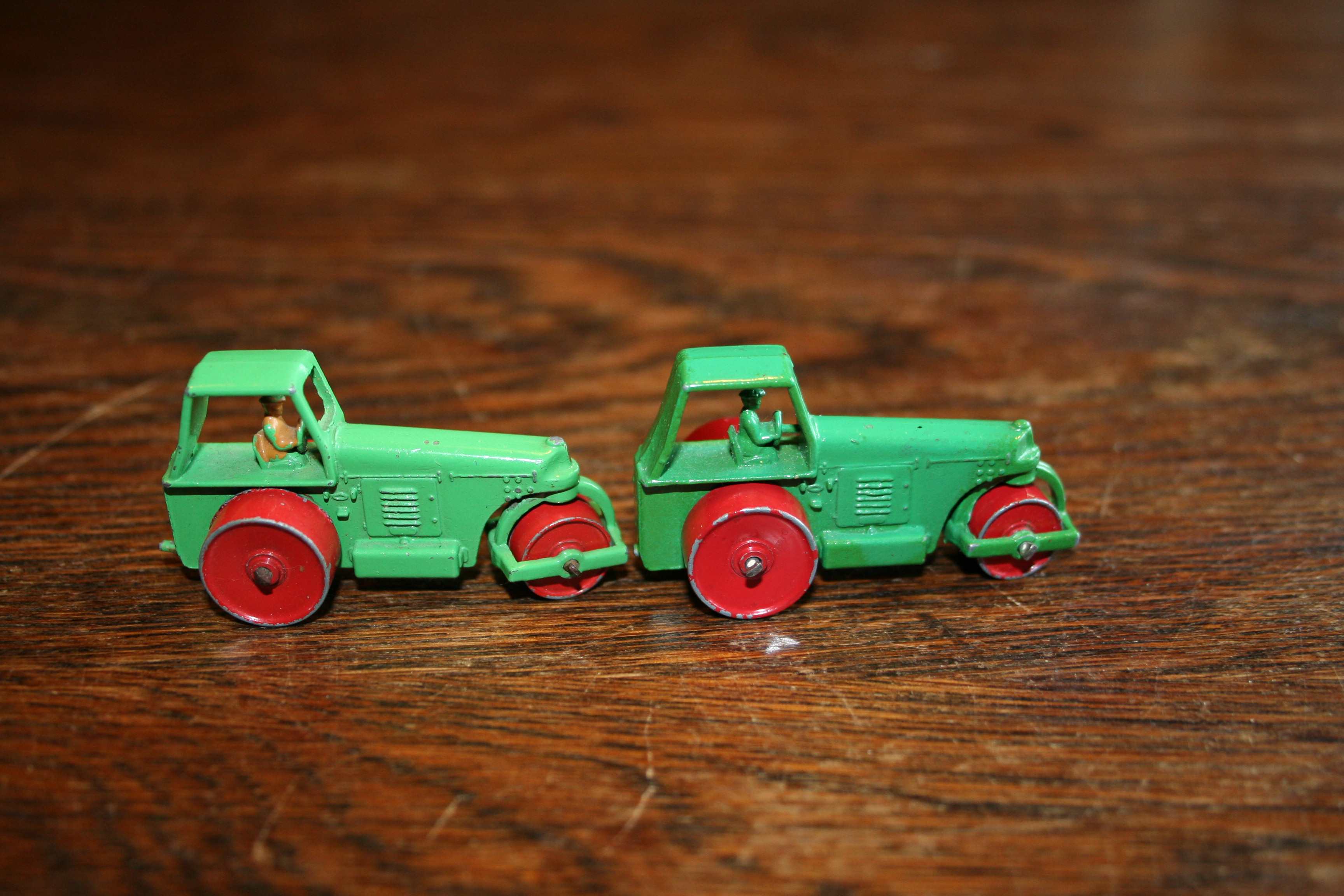 The left road roller is the 1B, and the right is the one that I bought, and not sure about the originality. As you can see the driver is completely green.