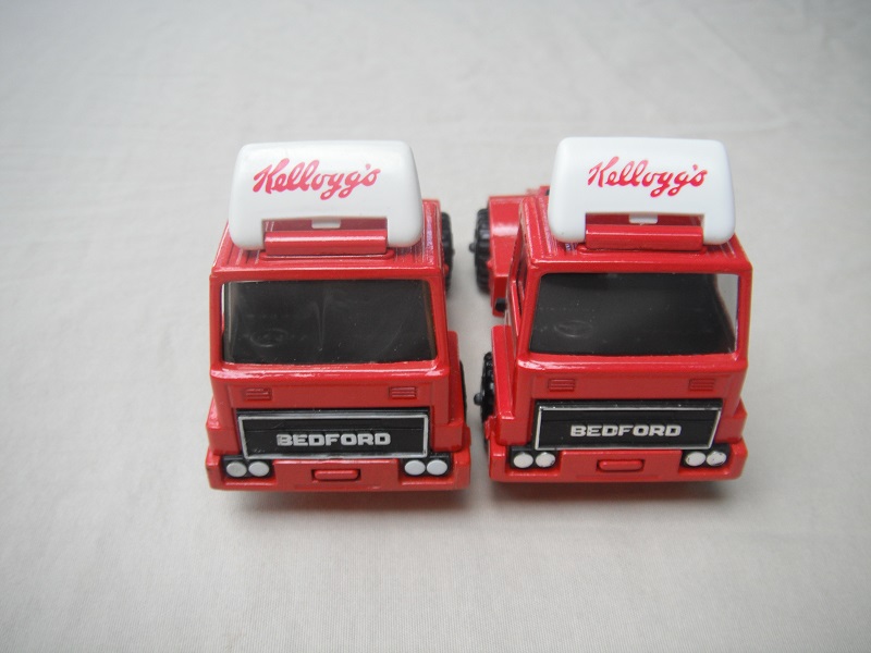 different size Kellogg's logo/silver headlights on right