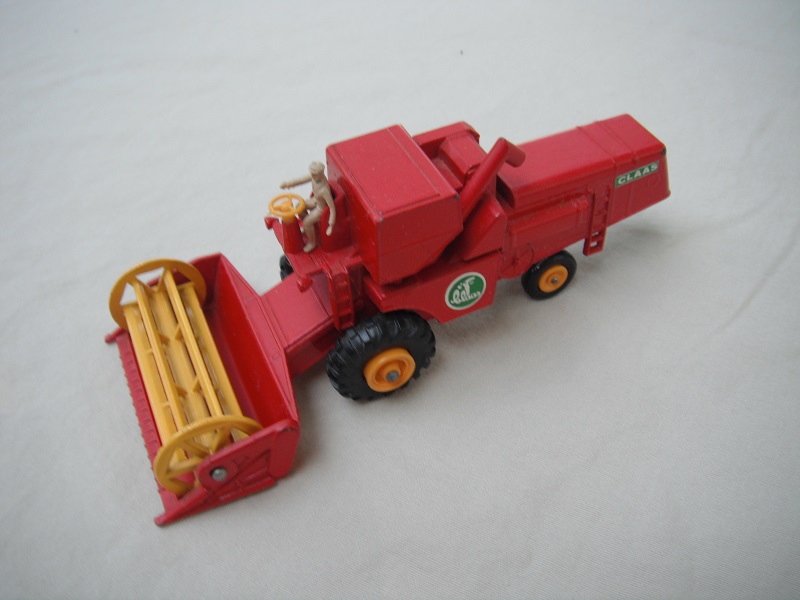 Dull red body/dk yel hubs/dk yel rotor/yel steering/green &amp; white Claas label/tan driver.