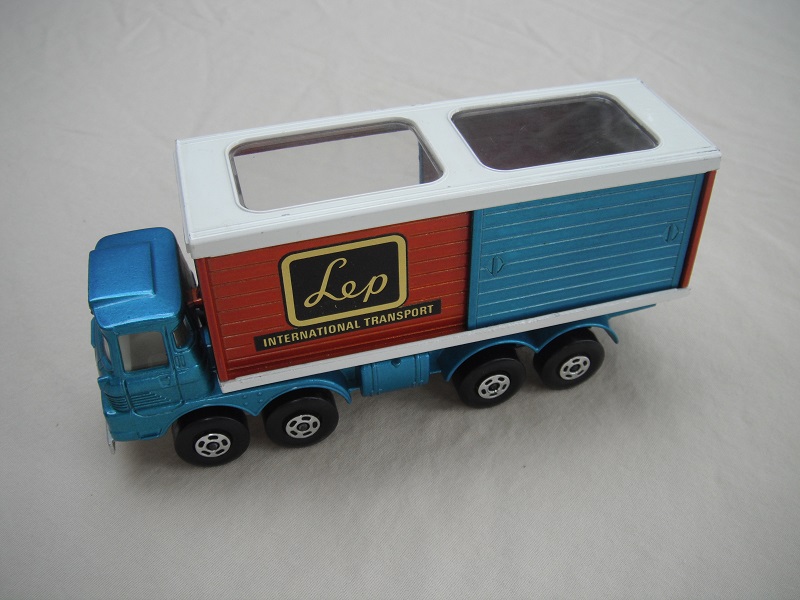 7. Met blu cab/lt bronze-red container/sil-gry base/wht roof/sml 5 spk star whsl/blk plastic axle cover/LEP