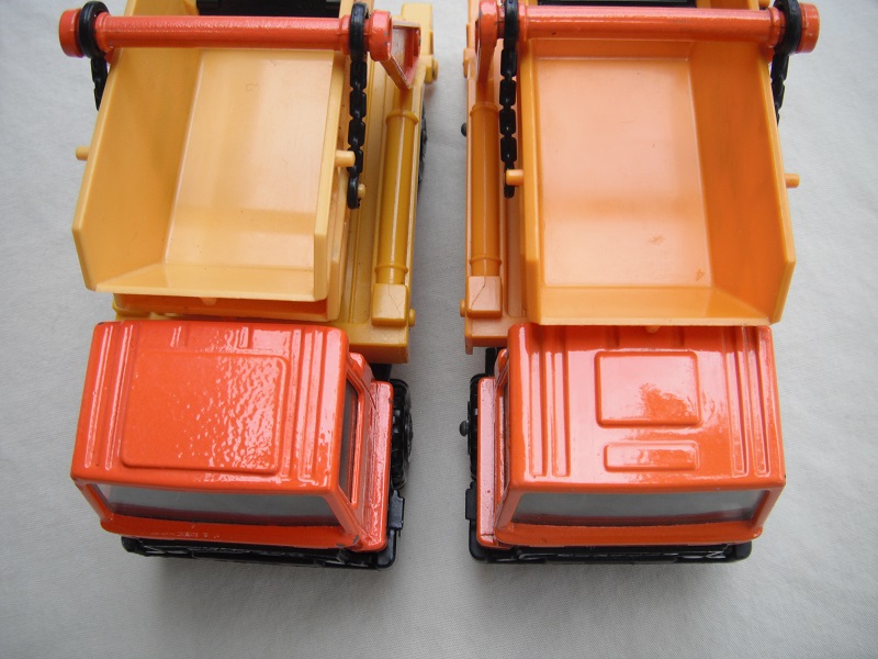 K28B Skip Truck type1 & 2 (on right) roof cabs.jpg