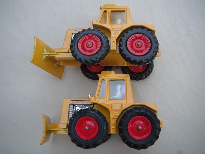 K5C Muir Hill Tractor & Trailer hub variations.jpg