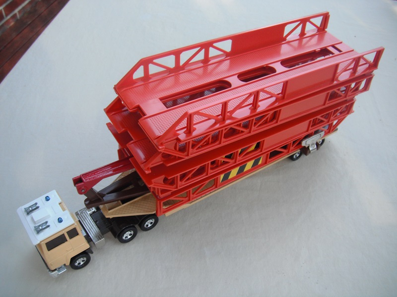 10. Beige cab &amp; brown base (10)/silver fuel tanks/dk.blu lts/dk. amber windows/dk.orange bridge/tan trailer/brown cradle/brown axle cover.