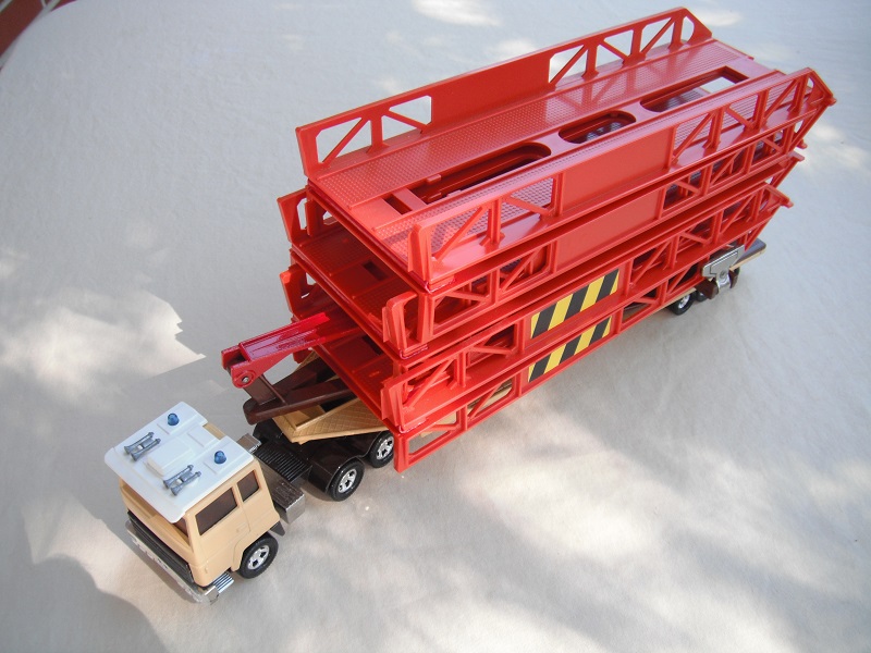 8. Beige cab &amp; brown base (8)/silver fuel tanks/blue lts/dk. amber windows/dk.orange bridge/lt.tan trailer/dk.brown cradle/dk.brown axle cover.