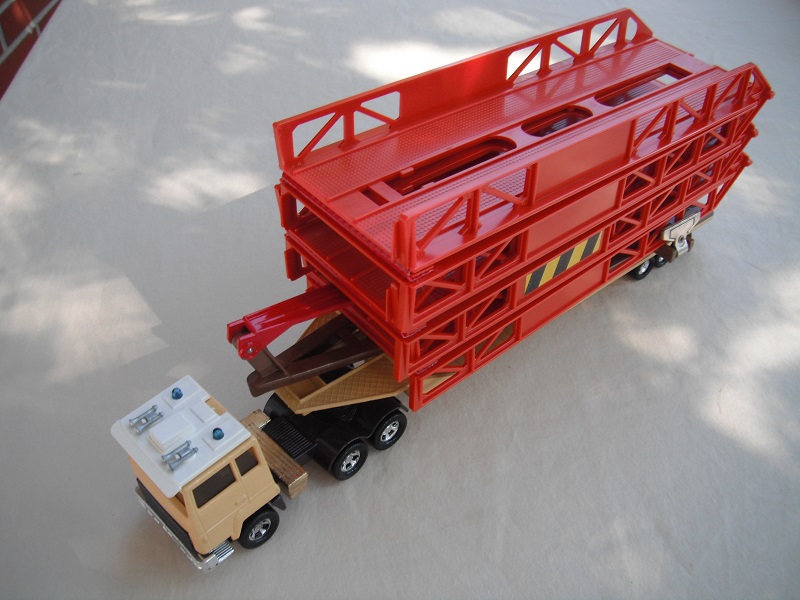 7. Beige cab &amp; brown base (7)/gold fuel tanks/dk.blue lts/amber windows/red bridge/lt.tan trailer/brown cradle/dk.brown axle cover.