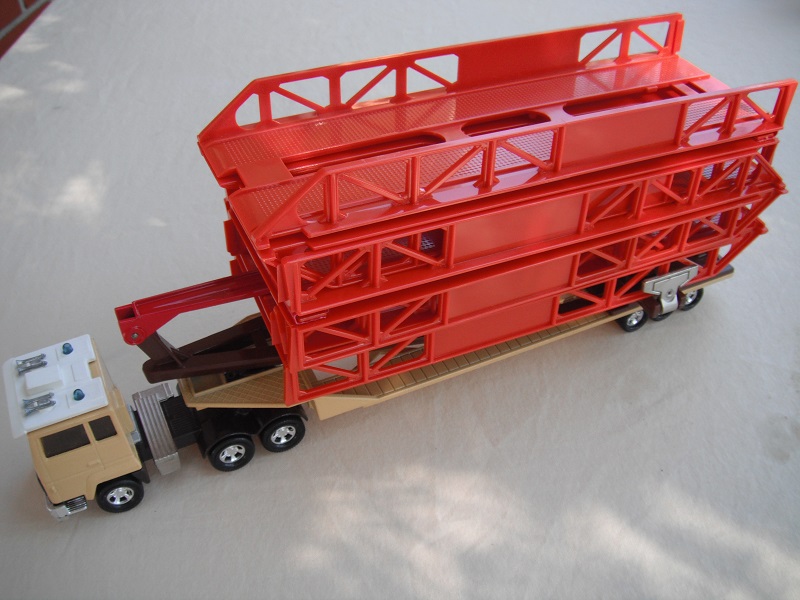 6. Beige cab &amp; brown base (10)/silver fuel tanks/blue lts/amber windows/lt.orange bridge/lt.tan trailer/lt.brown cradle/brown axle cover.