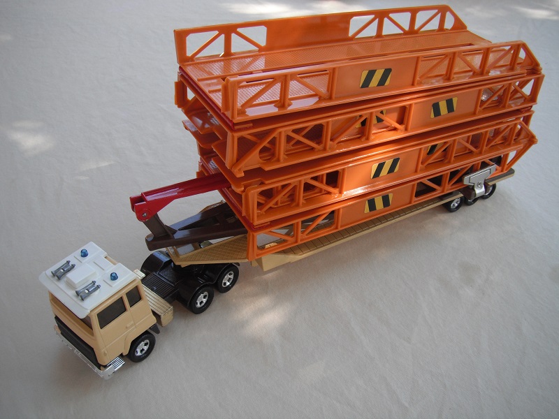 5. Beige cab &amp; brown base (9)/gold fuel tanks/dk.blue lts/amber windows/dk.yel bridge/tan trailer/brown cradle/dk.brown axle cover.