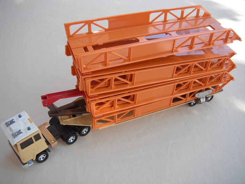 4. Beige cab &amp; brown base (10)/gold fuel tanks/blue lts/amber windows/dk.yel bridge/tan trailer/brown cradle/dk.brown axle cover.
