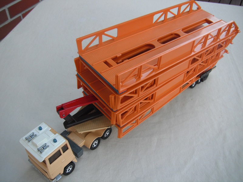 2. PP/beige can &amp; base (9)/unpainted fuel tanks/blue lts/lt.amber windows/dk.yel bridge/lt.tan trailer/lt.brn cradle/sil axle cover.