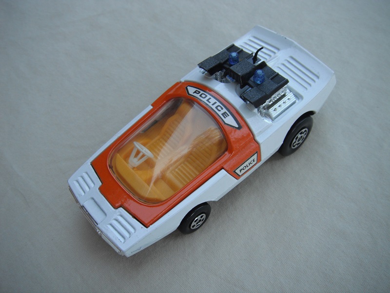 15. White &amp; orange body/matt black base/orange-yellow interior/clear windshield/white steering wheel/blue dome light.