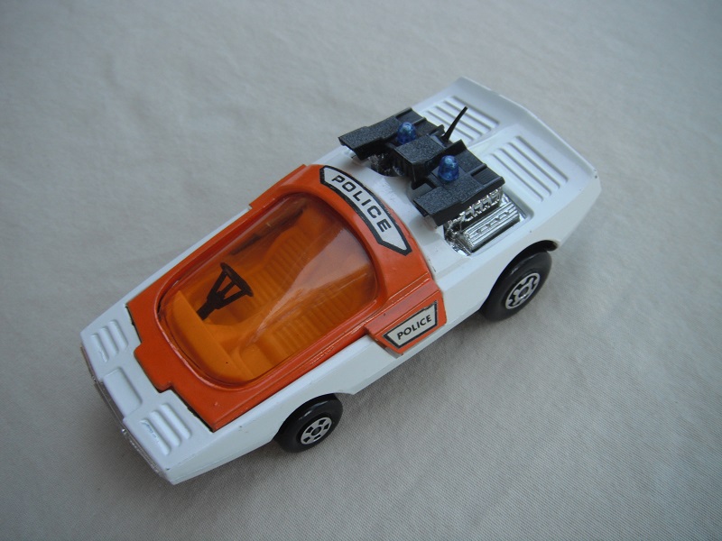 14. White &amp; orange body/flat black base/orange-yellow interior/amber windshield/black steering wheel/blue dome light.
