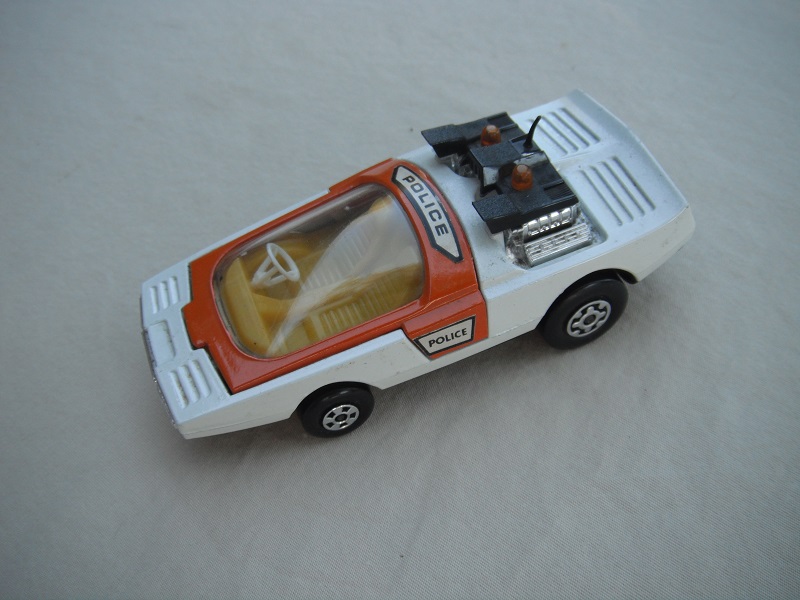 4. White &amp; dk.orange body/matt black base/lt.yellow interior/clear windshield/white steering wheel/amber dome light.