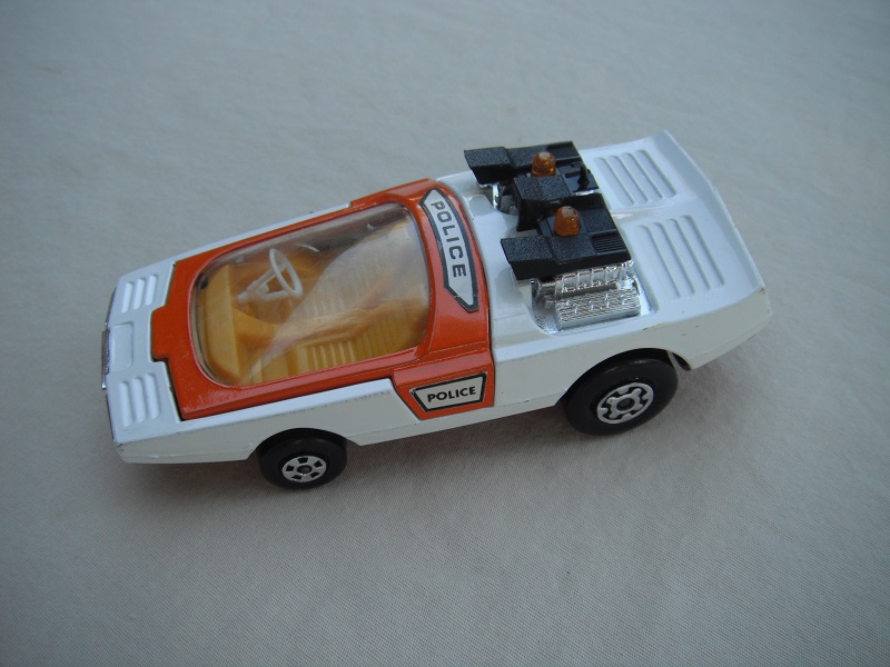1. White &amp; orange body/dark red base/orange-yellow interior/clear windshield/white steering wheel/amber dome light.