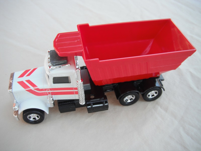 K105B Peterbuilt Tipper var #2.jpg