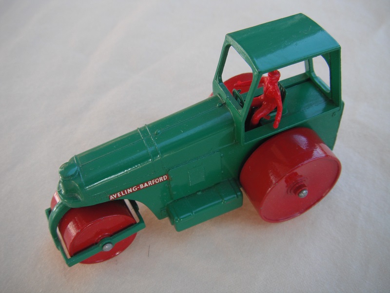 2. Green bod &amp; base/red rollers/red driver/&quot;Aveling Barford&quot; dk.brown decals.