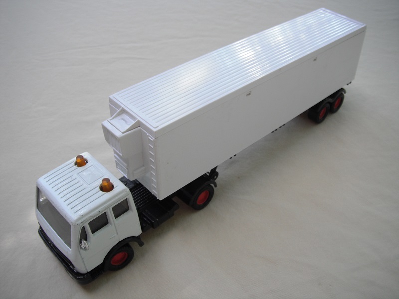 1. PP/All white &amp; trailer/black base/black interior/Macau cast.