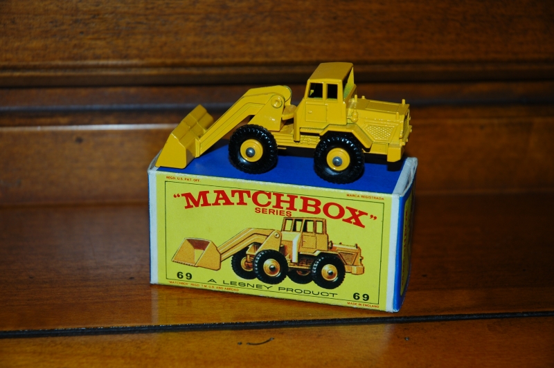 69B_Hatra Tractor Shovel_yellow_yellow hubs_black tyres_yellow base Lesney__E-Box yellow.jpg