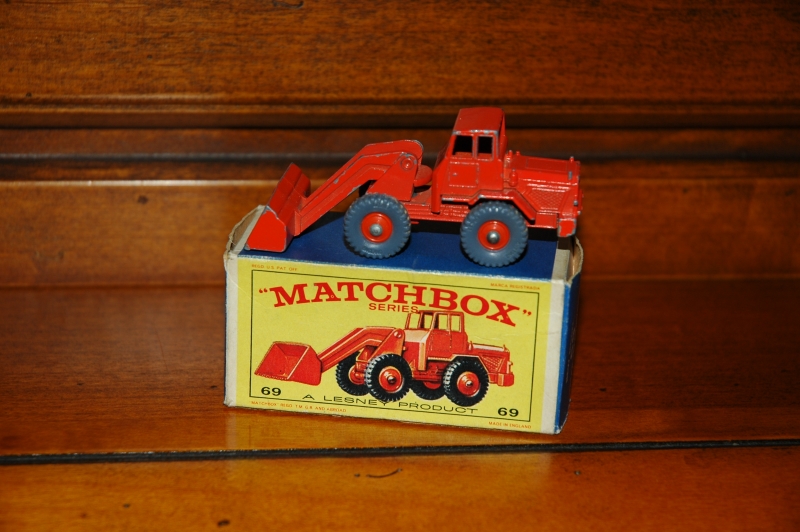 69B_Hatra Tractor Shovel_red orange_red orange hubs_grey tyres_red base Lesney__E-Box red.jpg