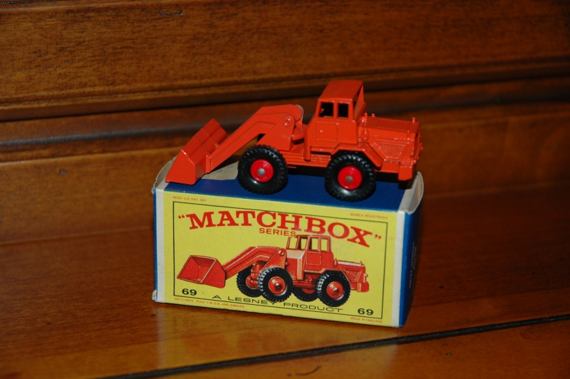 69B_Hatra Tractor Shovel_red orange_red hubs_black tyres_red base Lesney__E-Box red.jpg