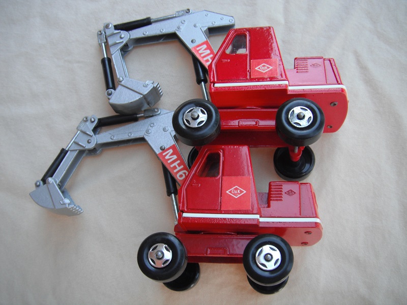 K1C O&K Excavator red and dark red body.jpg