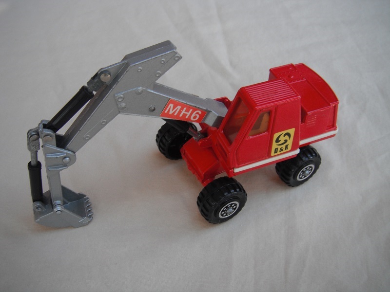 15. Dark red &amp; silver body/8 dot ringed wheels/silver scoop/dark amber windows/red MH6 &amp; yellow O&amp;K labels on both sides.