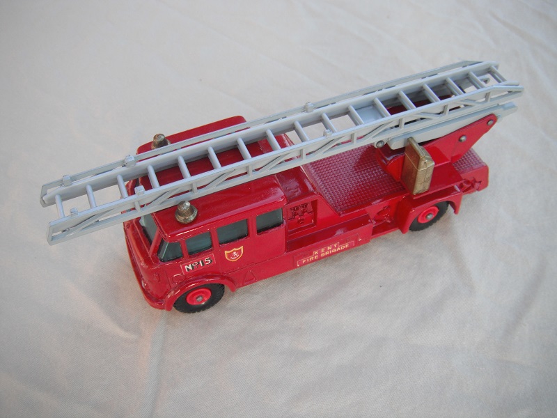 7. Red body/blk base/red bumper/tow guide on base/strengthened ladder/dk red KFB cutout label/gry ladder/gold controller/no cast on door for decal/blk hydraulic slv.