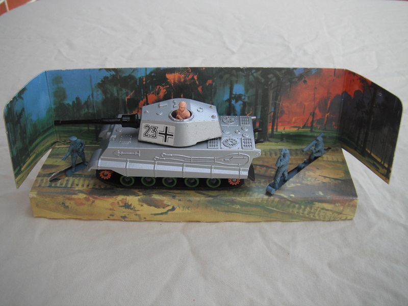 K104A King Tiger Tank box picture #2.jpg
