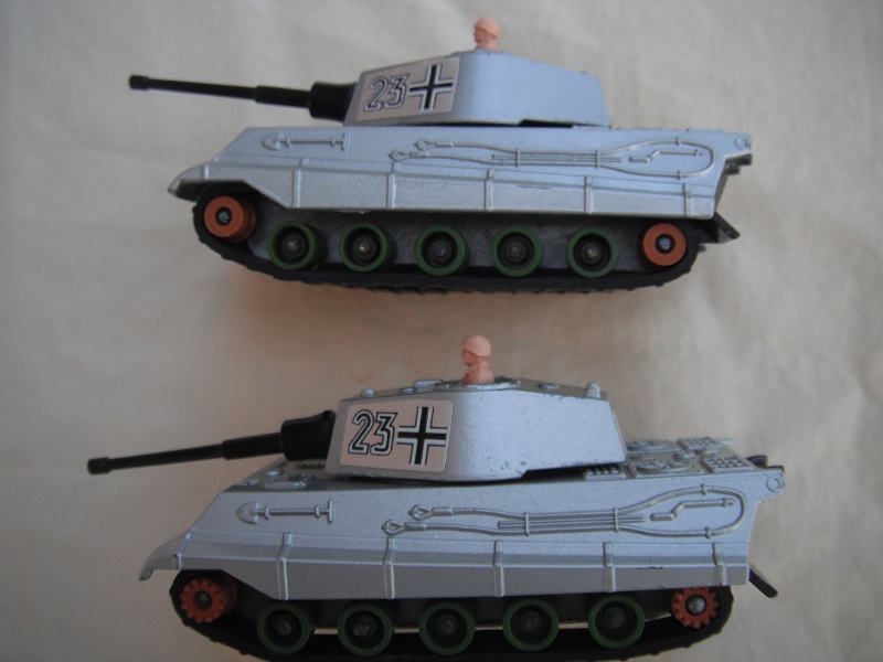 K104A King Tiger Tank roller variation #1.jpg