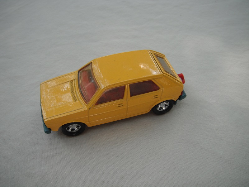 3. Prepro/Yellow body/red interior/clear windshield/5 spoke mag wheels/no logos/dark blue base/England casting.