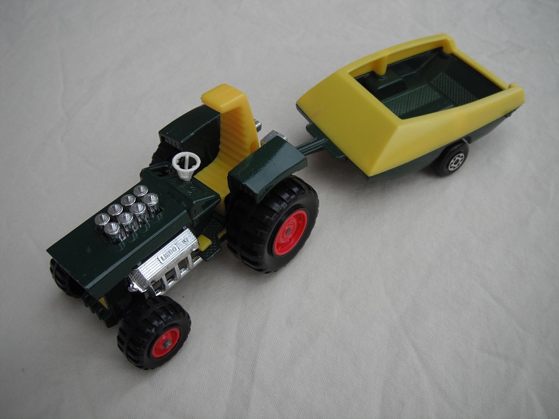 18. Dark green body/dark yellow seat/dark yellow radiator &amp; gas pedal/dark green &amp; yellow trailer/no labels/Maltese cross wheels.
