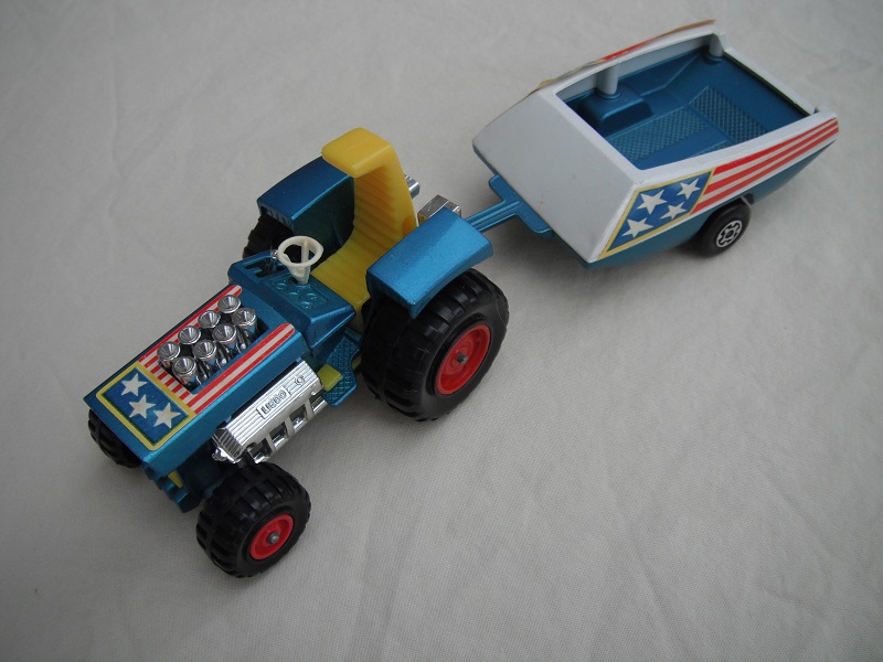 17. Metallic blue body/dark yellow seat/dark yellow radiator &amp; gas pedal/metallic blue &amp; white trailer/blue stars &amp; red stripes label/Maltese cross wheels.