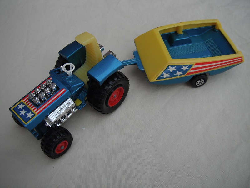 11. Met.blue body/light yellow seat/dark yellow radiator &amp; gas pedal/metallic blue &amp; yellow trailer/blue stars &amp; red stripes label/5 spoke wheels.