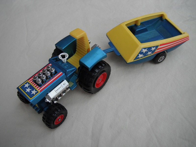 9. Met.blue body/dark yellow seat/dark yellow radiator/light yellow gas pedal/met.blue &amp; yellow trailer/dark blue stars &amp; red stripes label/Maltese cross wheels.