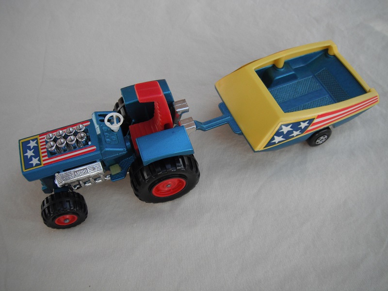 2. Metallic blue body/red seat/light yellow radiator &amp; gas pedal/metallic blue &amp; dark yellow trailer/dark blue stars &amp; red stripes label/5 spokes wheels.