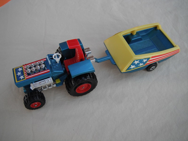 1. Metallic blue body/red seat/dark yellow radiator &amp; gas pedal/metallic blue &amp; dark yellow trailer/blue stars &amp; red stripes label/5 spokes wheels.