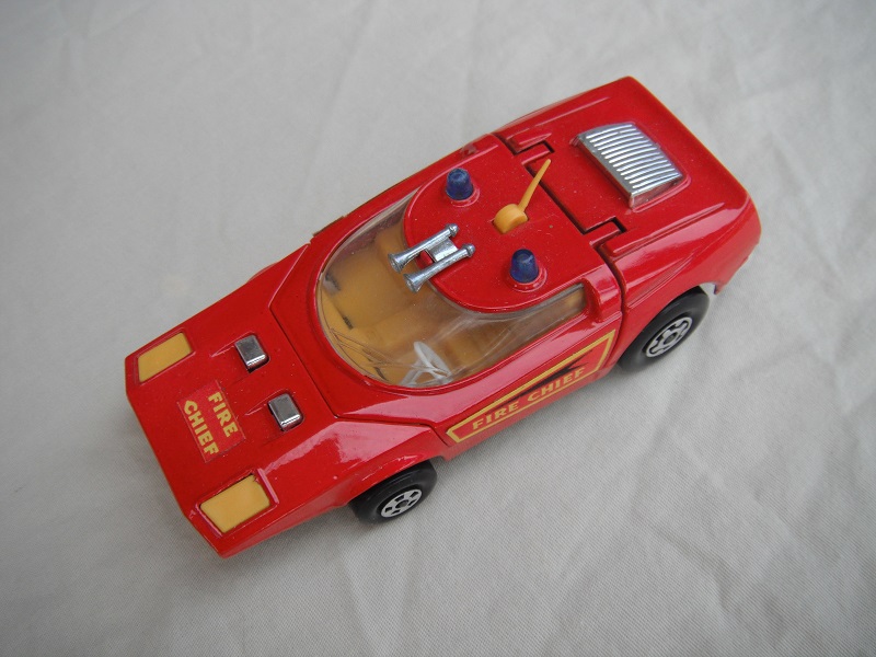 9. Bright red body/matt black base/blue dome lights/clear window/dark orange-yellow interior &amp; antenna/Fire Chief labels.