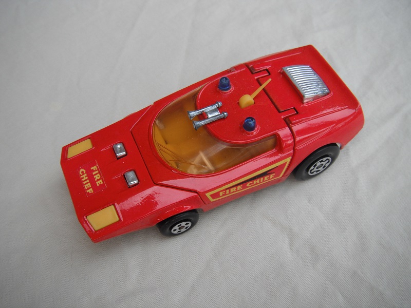 8. Bright red body/matt black base/blue dome lights/amber window/orange-yellow interior/yellow antenna/Fire Chief labels.