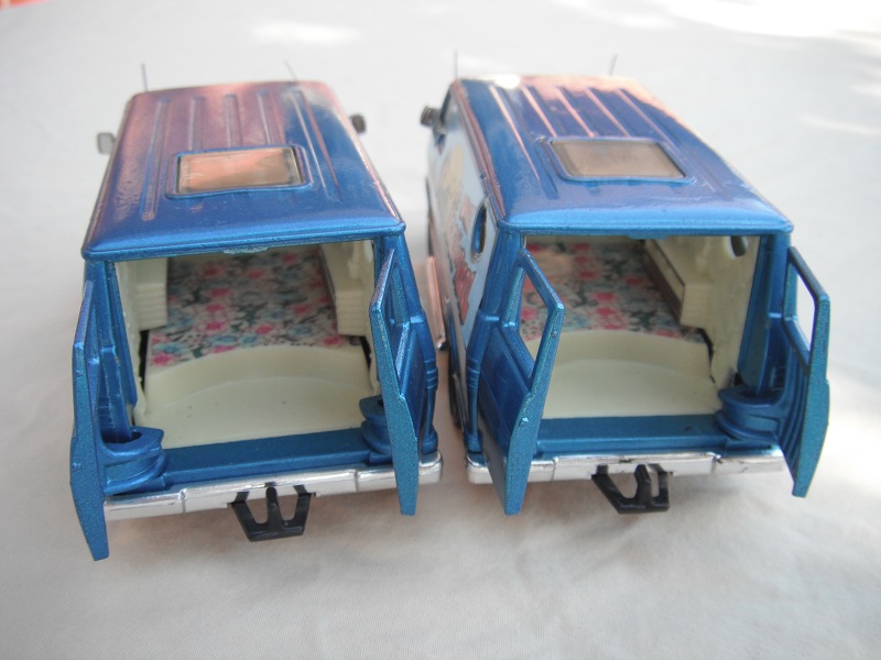 K80A Dodge Custom Van flowers deco on interior van floor.jpg
