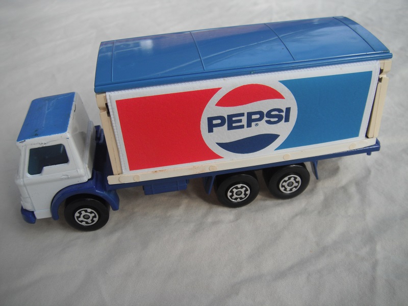 6. White cab/blue roof/type 2/dark blue chassis/light blue windows/white container/blue roof/Pepsi Cola.