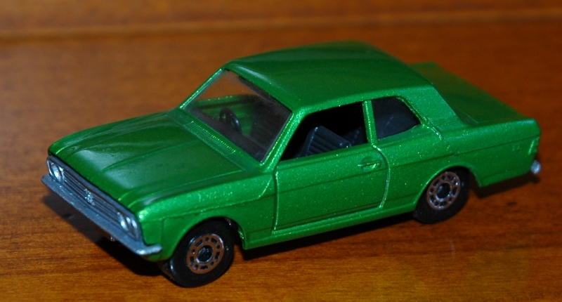 SF02_Ford_Cortina_green met.jpg