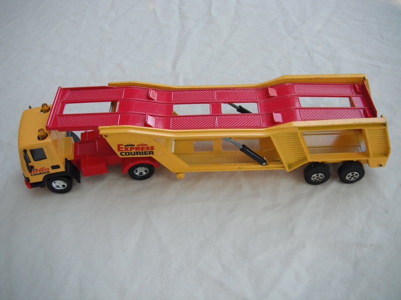 5. Yellow cab/Leyland on light gray background/red China base/5 spoke chrome wheels/red &amp; yellow trailer/&quot;Express Courier&quot; decals.