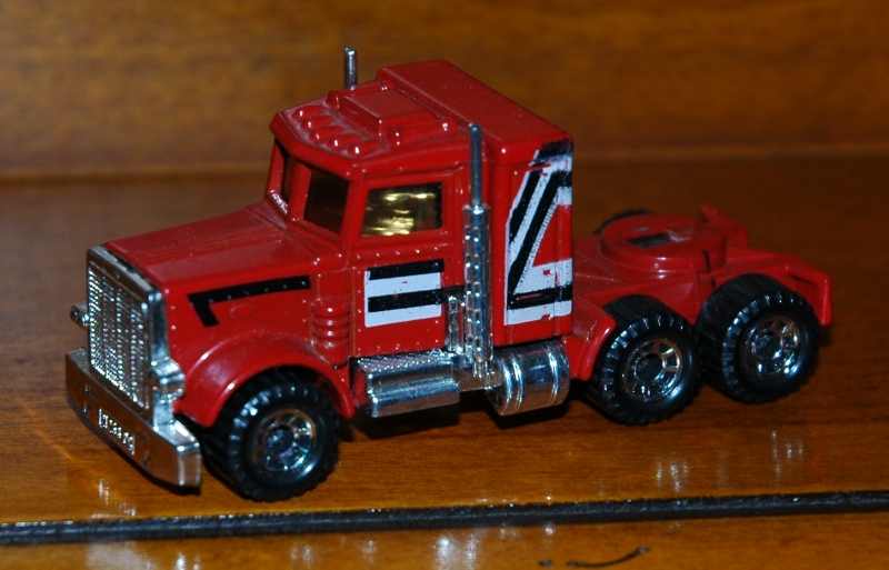 SF43D_Peterbilt_Conventional_Cab_red.jpg