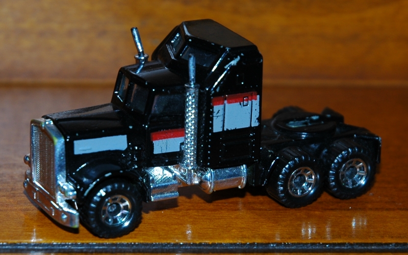 SF41D_Kenworth_Aerodyne_black.jpg