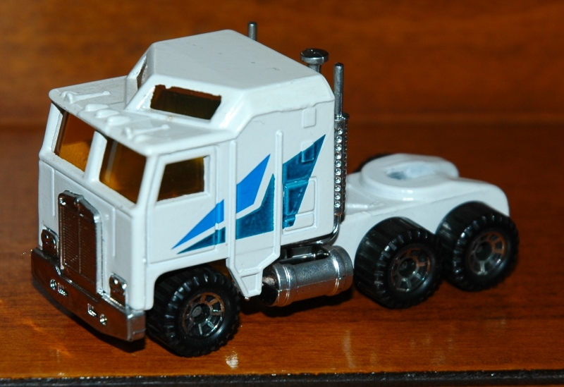 SF45C_Kenworth Cabover_white2.jpg