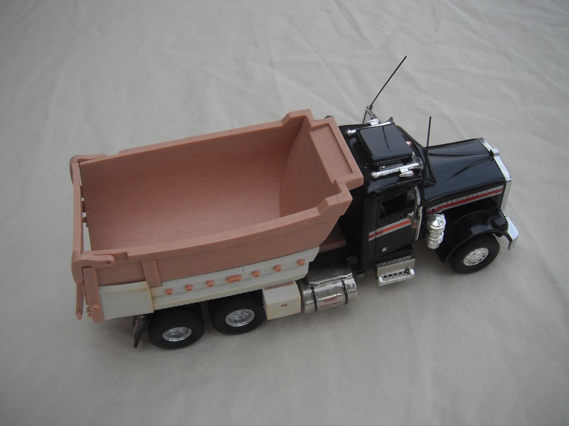 K# Never released  Peterbuilt Black & Pink Dump Truck picture #2.jpg