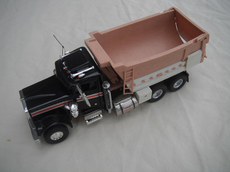 K# Never released  Peterbuilt Black & Pink Dump Truck picture #1.jpg